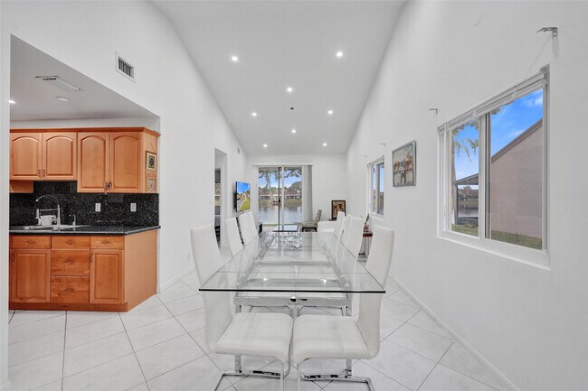 Building Photo - 5514 SW 28th Terrace