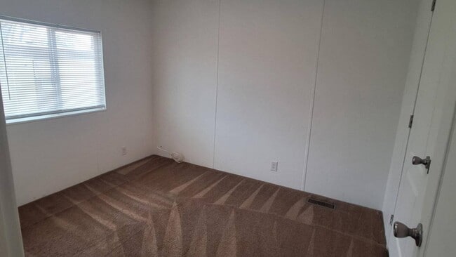 Building Photo - 1190 S Mojave Rd