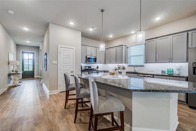 Building Photo - "Lovely 3-Bedroom, 2.5-Bath Home with Gourmet Kitchen and Inviting Indoor-Outdoor Living!"