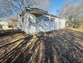 Building Photo - 1706 Combs St