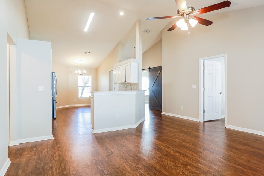 Building Photo - 1563 Bay Harbor Dr