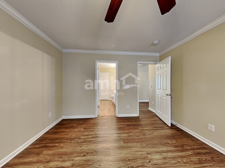 Building Photo - 919 Pebblestone Dr