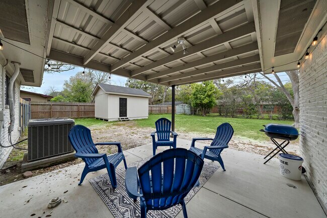 Building Photo - 1606 E Fayle Ave