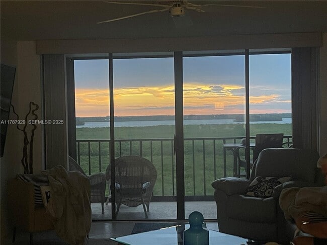 Building Photo - 5047 N Hwy A1A