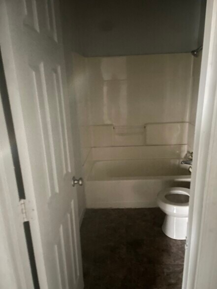 Building Photo - 113 W Ash St