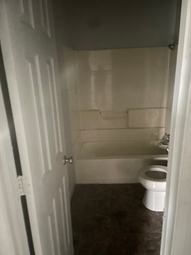 Building Photo - 113 W Ash St