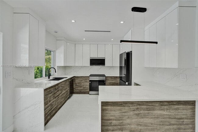 Building Photo - 1840 NE 199th St