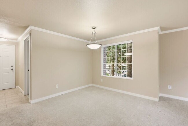 Building Photo - 10016 NE 120th Ln