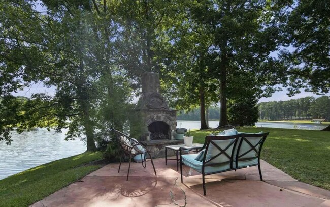 Building Photo - NEW LISTING!!!!!