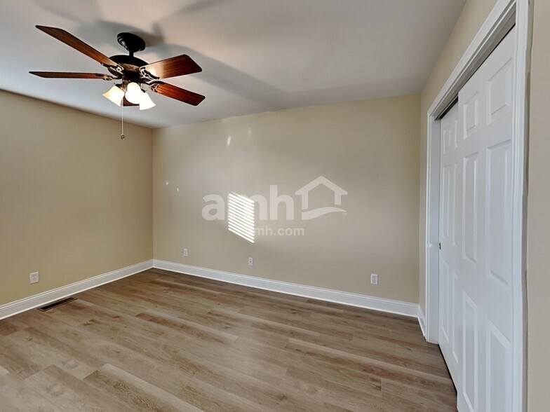 Building Photo - 2210 Scheper Ct
