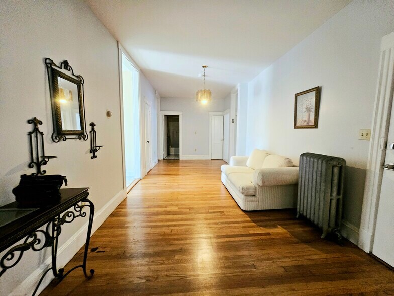 Building Photo - 243 Callender St
