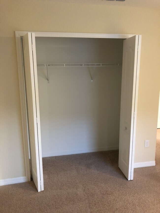 Building Photo - Beautiful Renovated 3/2.5 Located In Independence