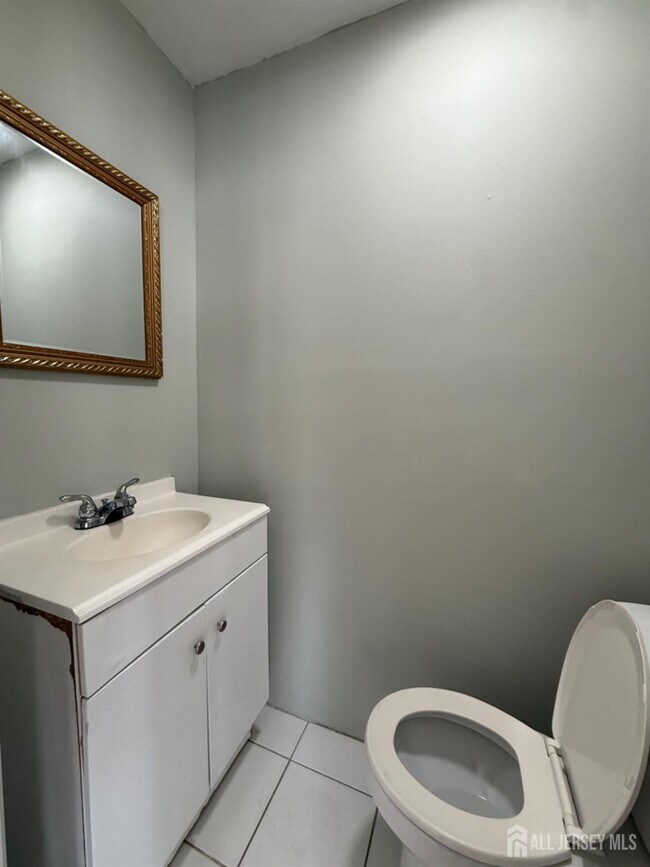 Building Photo - 400 High St