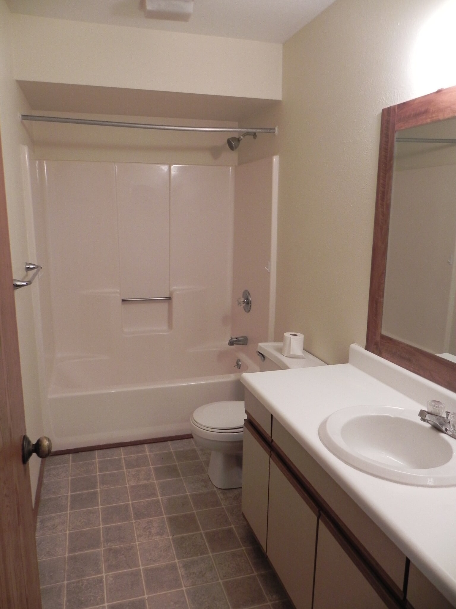 Building Photo - 6008 Red Oak Dr