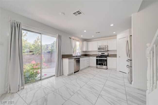 Building Photo - 9893 Canyon Peak Dr
