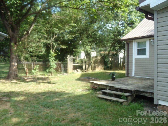 Building Photo - 729 Spruce St