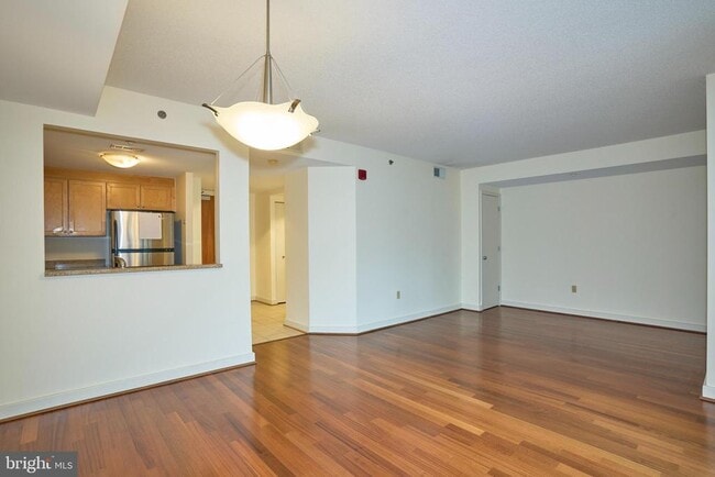 Building Photo - 1150 K St NW