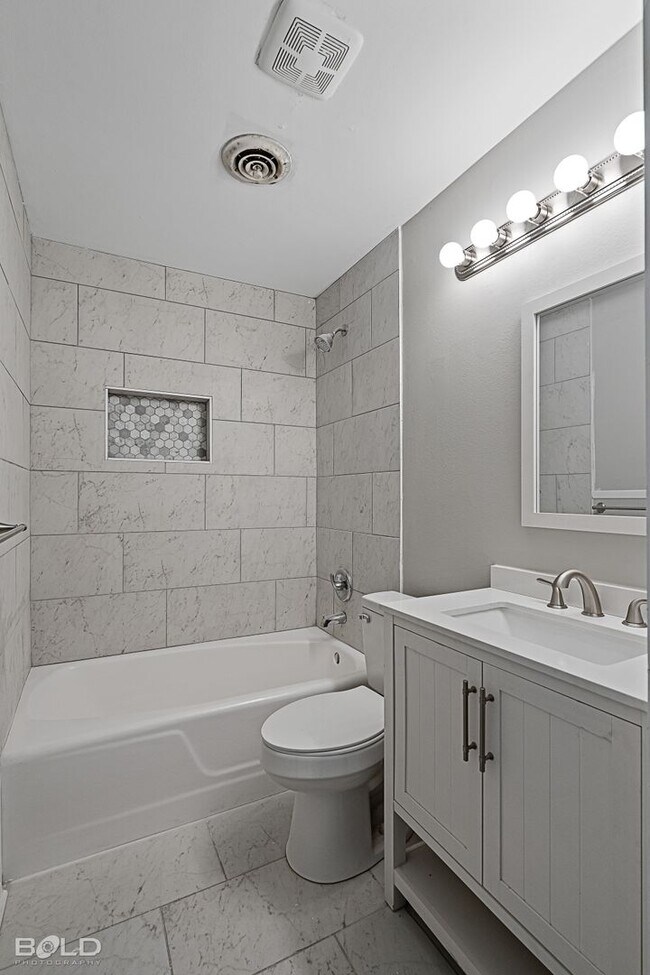 Building Photo - BEAUTIFUL 3 BEDROOM 2 BATH IN SPRINGLAKE, UNIVERSITY TERRANCE NEIGHBORHOOD