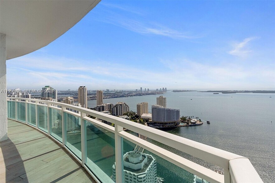 Building Photo - 950 Brickell Bay Dr