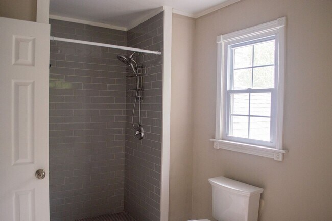 Building Photo - 1930 Oak Ridge Ct