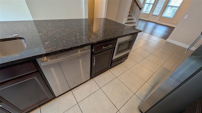 Building Photo - 584 Scotia Pl