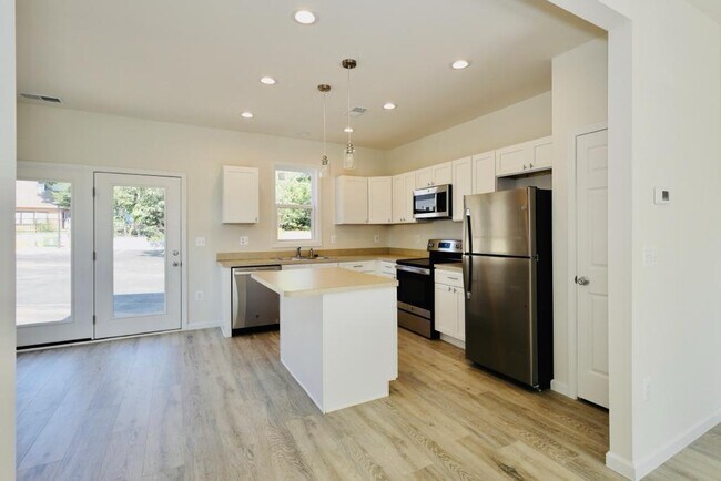 Building Photo - 809 S Cameron St