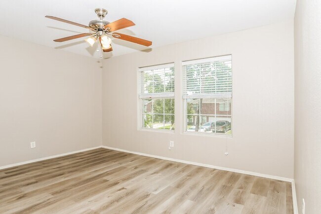 Building Photo - 16770 N Thrasher Dr