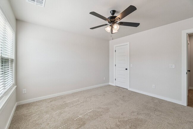 Building Photo - **New tenant incentive! Receive ($1200 CREDIT) applied to 2nd month's rent! Don’t miss your chanc...