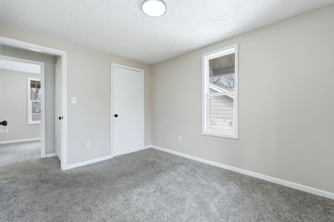 Building Photo - 3-Bedroom w/ New Kitchen Appliances