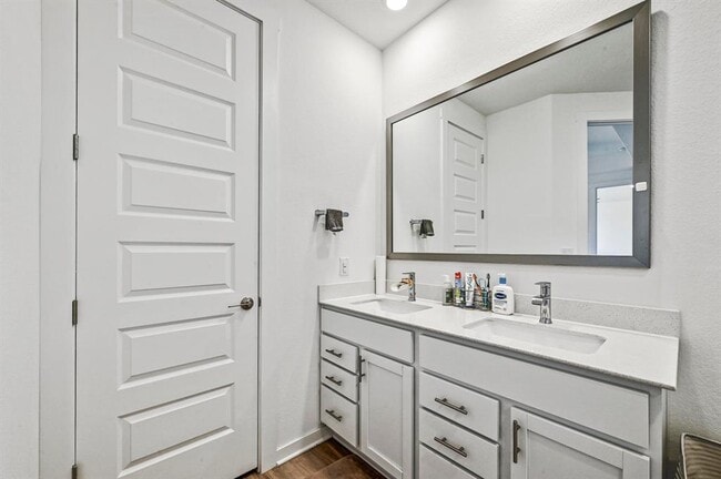 Building Photo - 2037 Wilsons Warbler Dr
