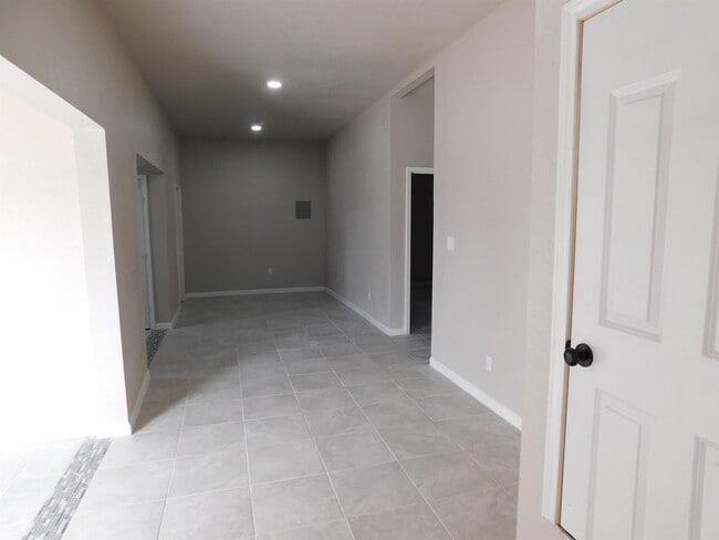 Building Photo - 144 Cerezo Ave