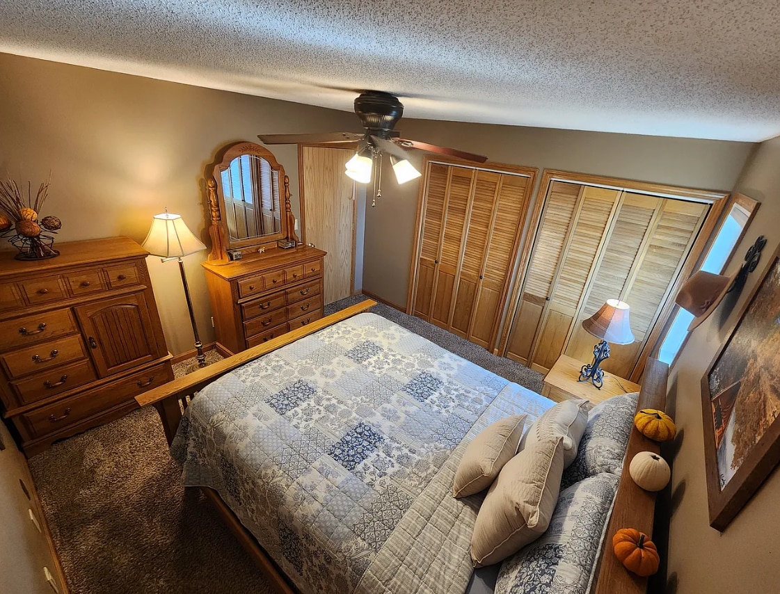 Building Photo - 210 NE 12th Street Pl