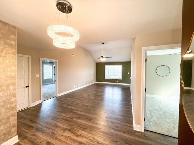 Building Photo - 3 Bedroom 2 Bathroom Home!