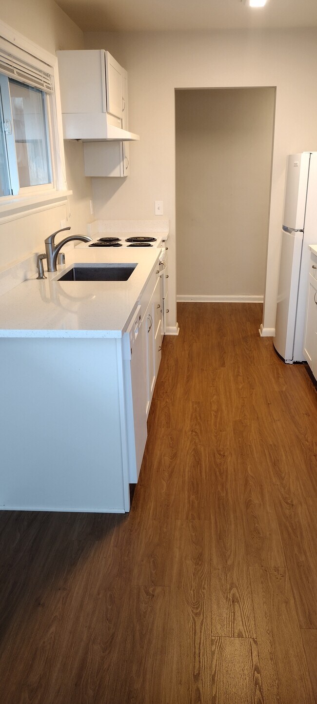 the kitchen - 632 Washington Ave