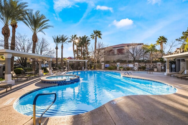 Building Photo - Spacious Condo with Resort-Style Amenities!