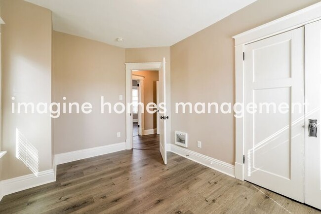 Building Photo - Charming 3 Bedroom Home in Morningside!