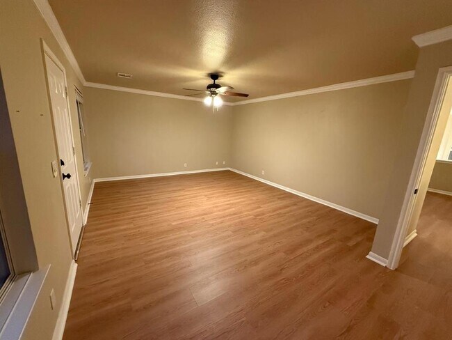 Building Photo - 11505 Emerald Falls Dr