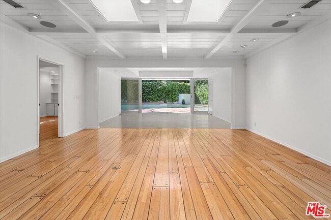 Building Photo - 4031 Hollyline Ave