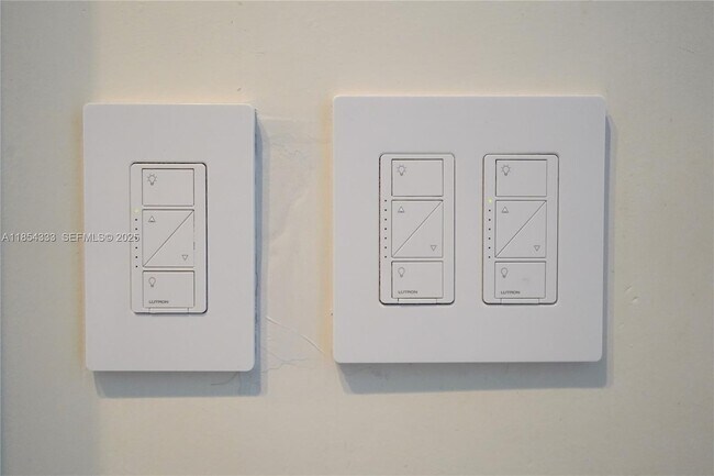 Building Photo - 848 Brickell Key Dr