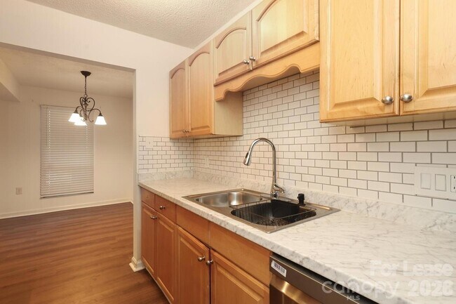 Building Photo - 4912 Sardis Rd