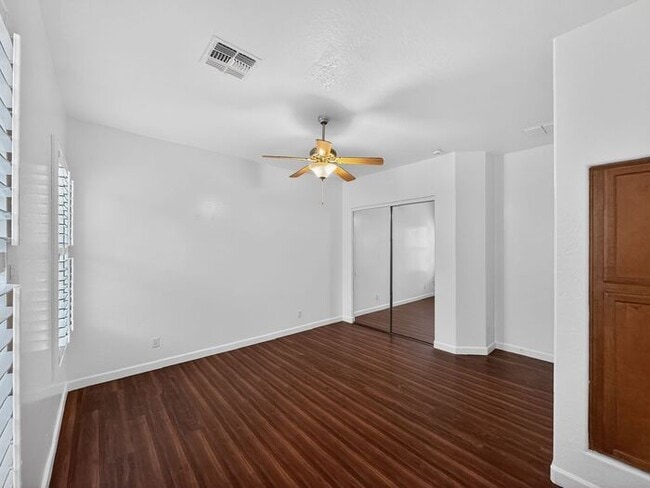 Building Photo - Spacious 3 car garage home at Paseo Trail!