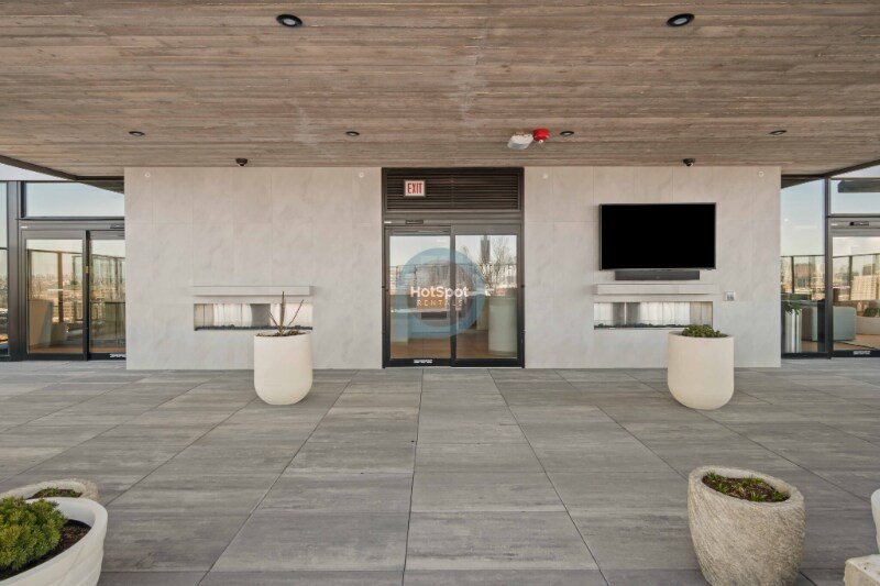 Building Photo - 1960 W Ogden Ave