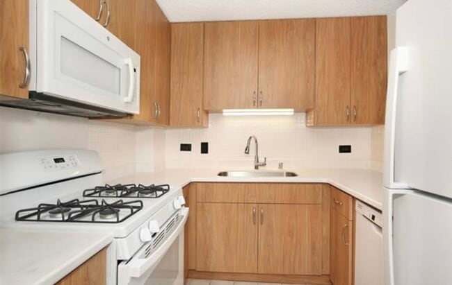 Building Photo - Aloha Towers