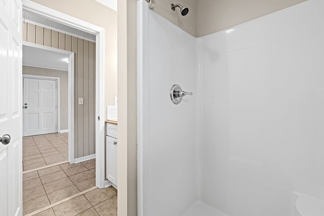 Building Photo - 2 Bedroom 2 Bath Brick Home Nestled In Gre...