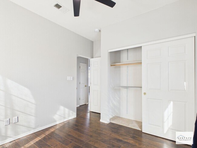 Building Photo - Single Family 3 Bedroom in Desirable Community