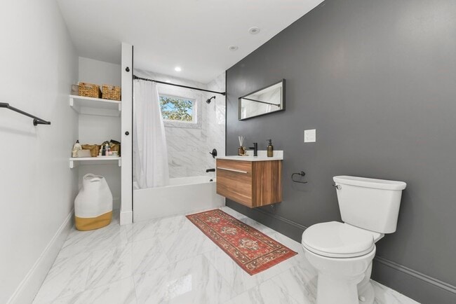 Building Photo - 17 Akron St