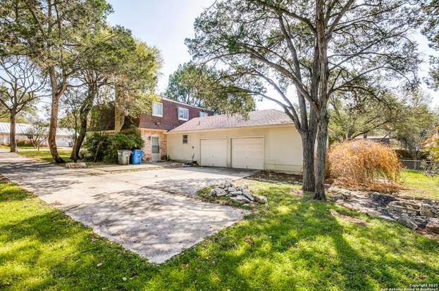 Building Photo - 833 Timber Dr