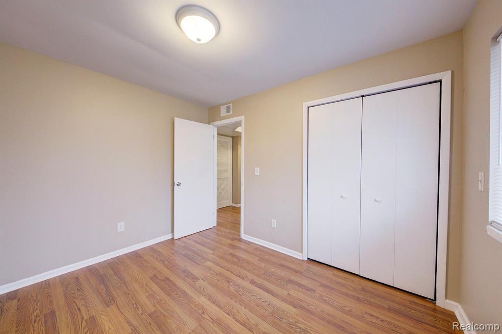 Building Photo - 217 Glenmoor St