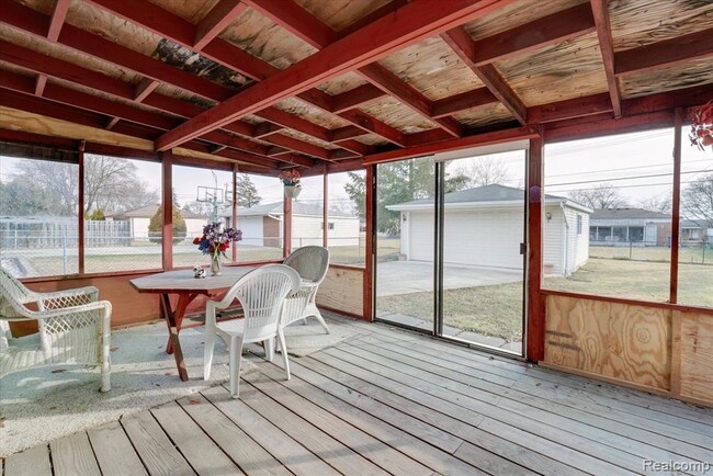 Building Photo - 32536 Warner Dr