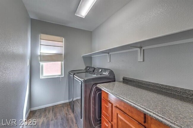 Building Photo - 10598 Cliff Lake St